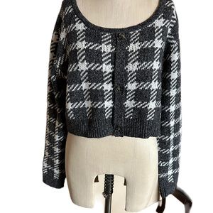 Aster Women’s Charcoal Gray and Cream Cropped Sweater. Size Large